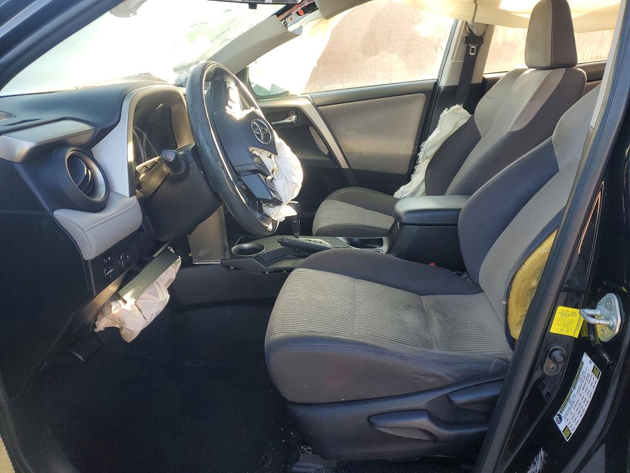 2015 TOYOTA RAV4 XLE photo 7