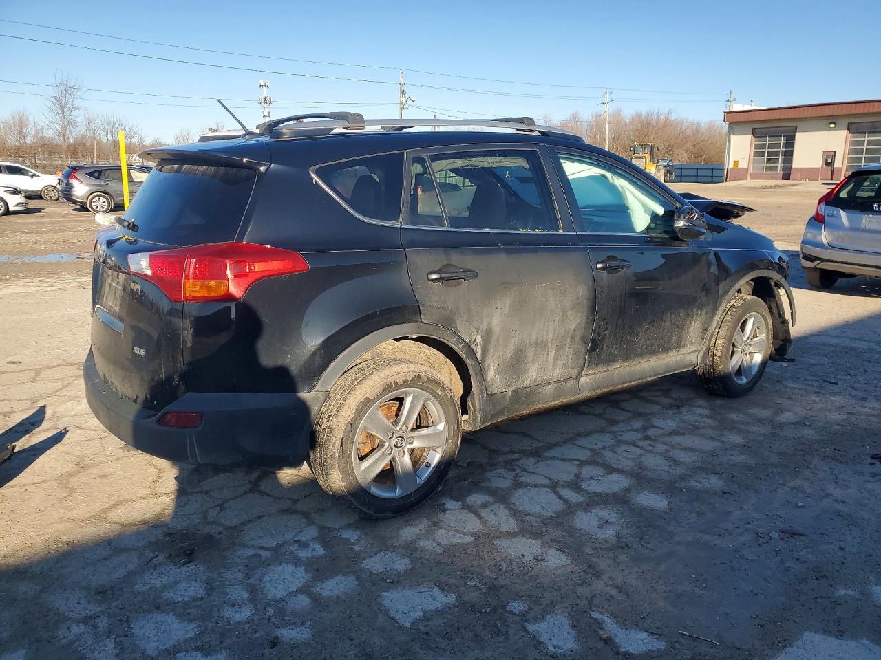 2015 TOYOTA RAV4 XLE photo 3