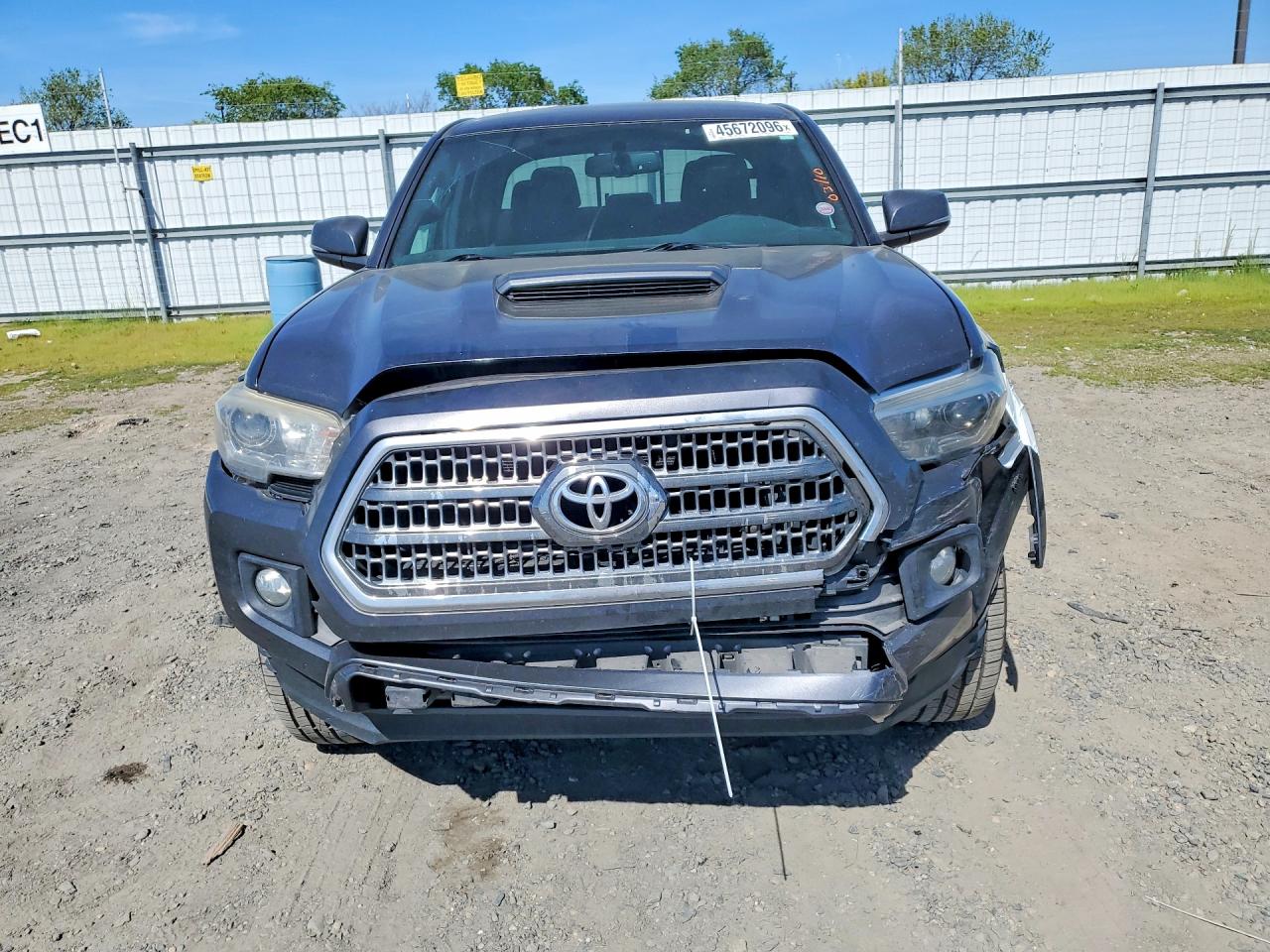 2017 TOYOTA TACOMA TRD SPORT photo 9