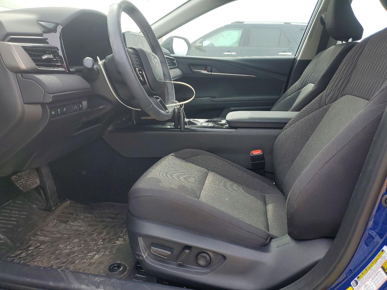 2025 TOYOTA CAMRY LE photo 7