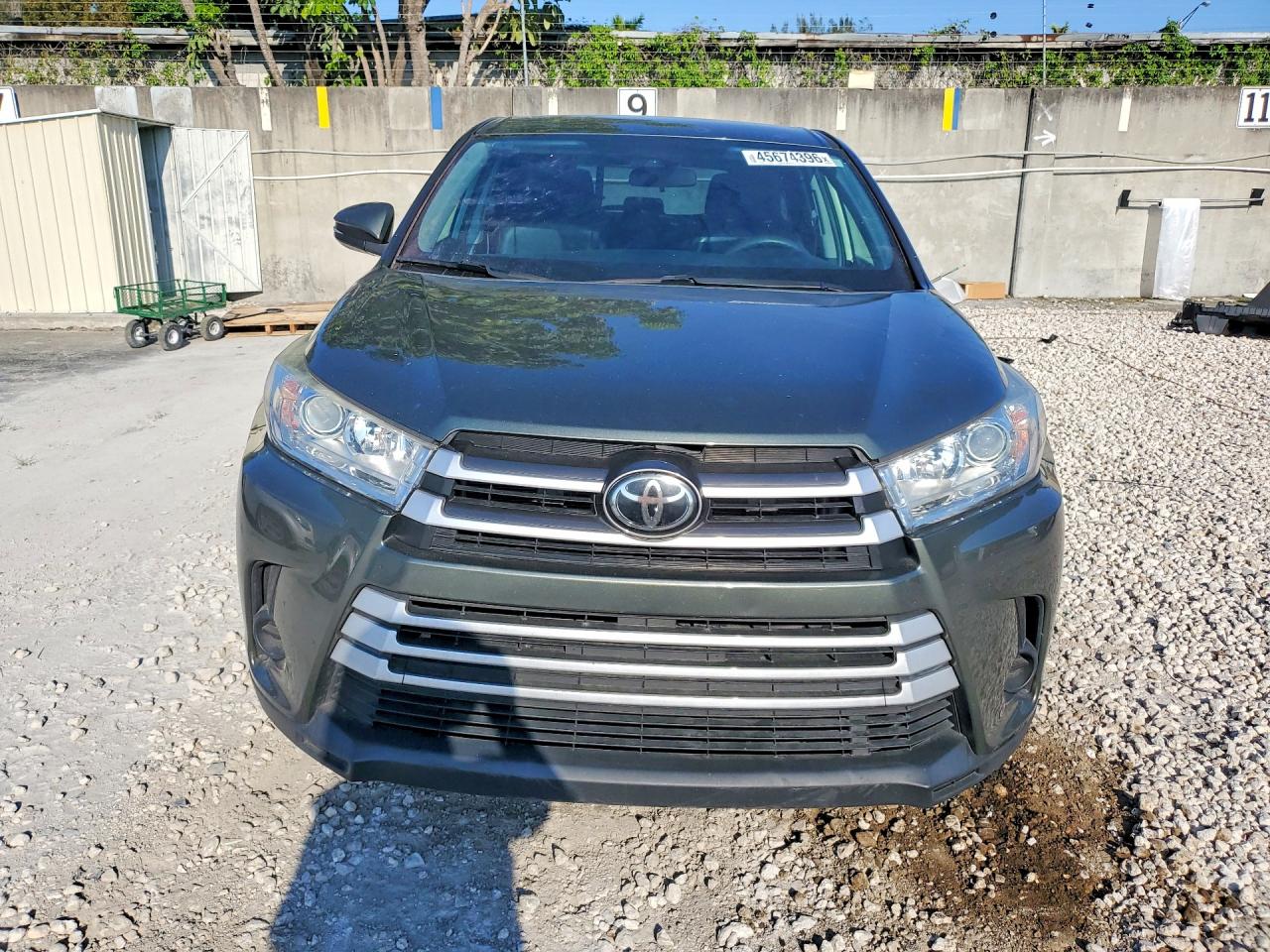 2019 TOYOTA HIGHLANDER LE photo 5
