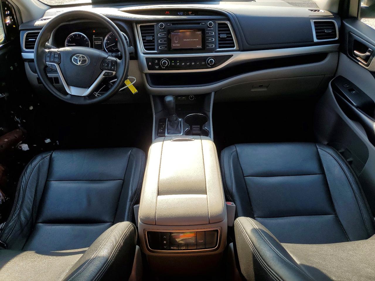 2019 TOYOTA HIGHLANDER LE photo 8