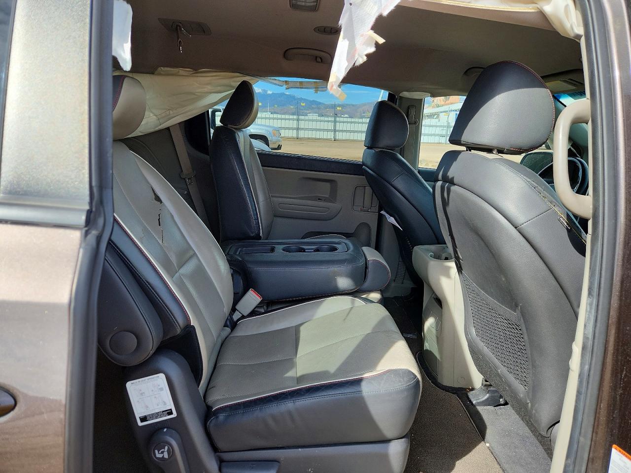 2017 KIA SEDONA LX photo 11