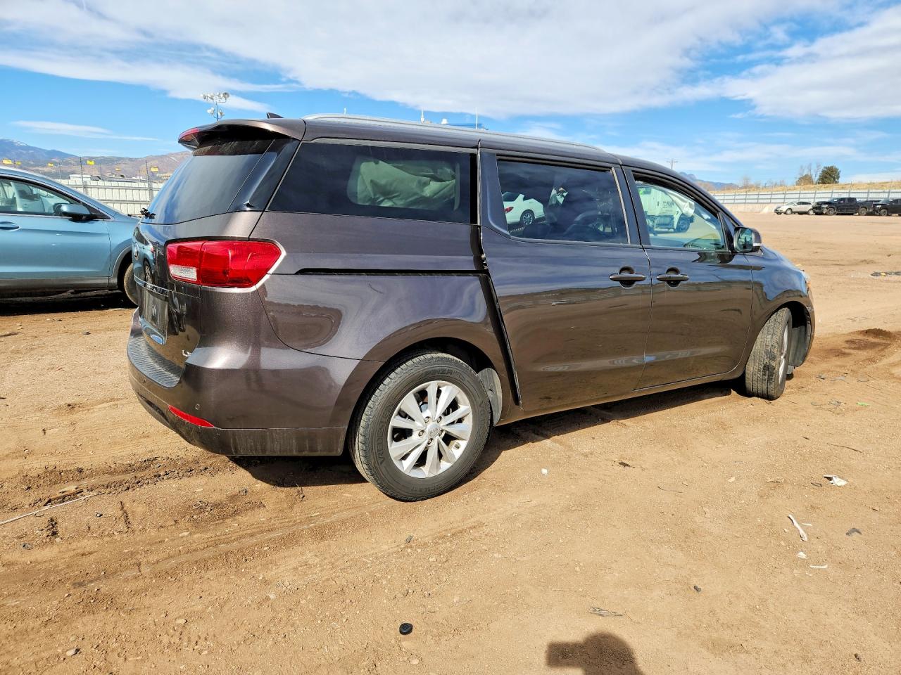 2017 KIA SEDONA LX photo 3