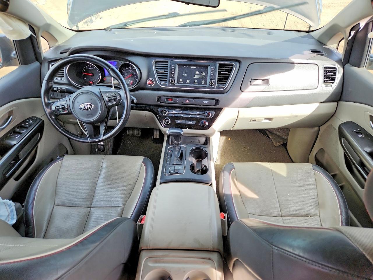 2017 KIA SEDONA LX photo 8