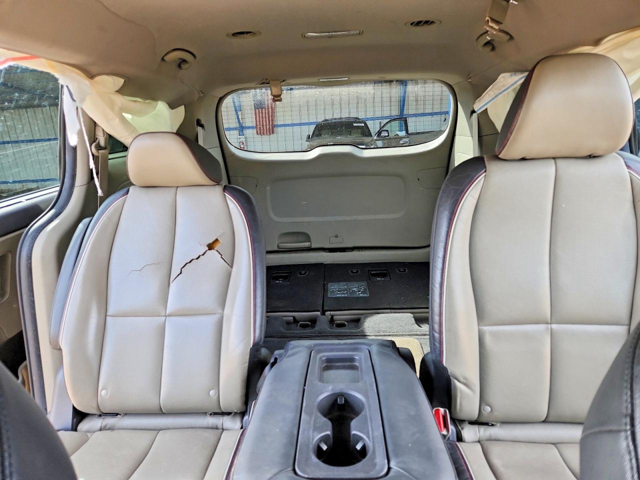 2017 KIA SEDONA LX photo 10