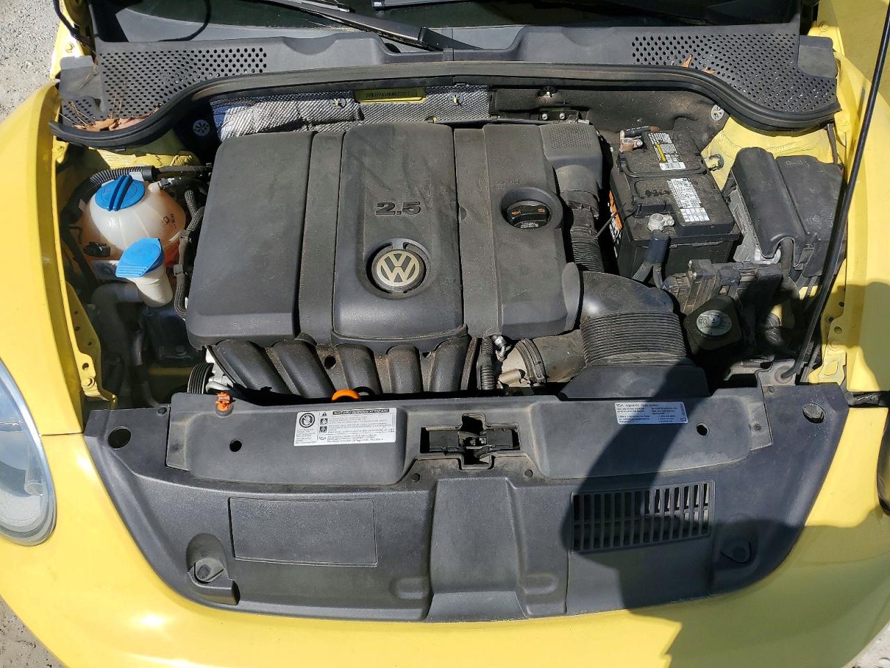 2013 VOLKSWAGEN BEETLE photo 11