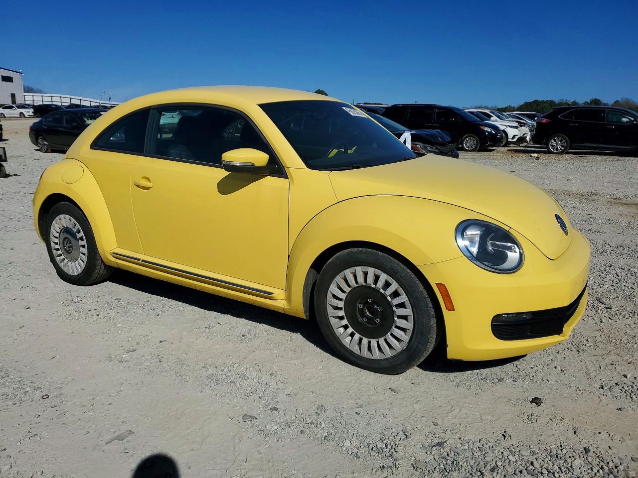 2013 VOLKSWAGEN BEETLE photo 4