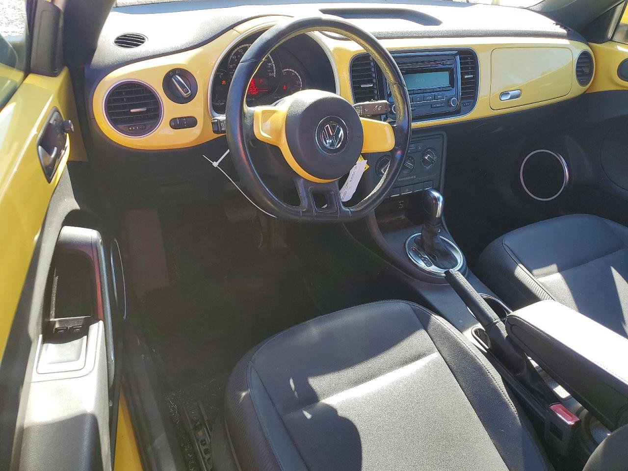 2013 VOLKSWAGEN BEETLE photo 8