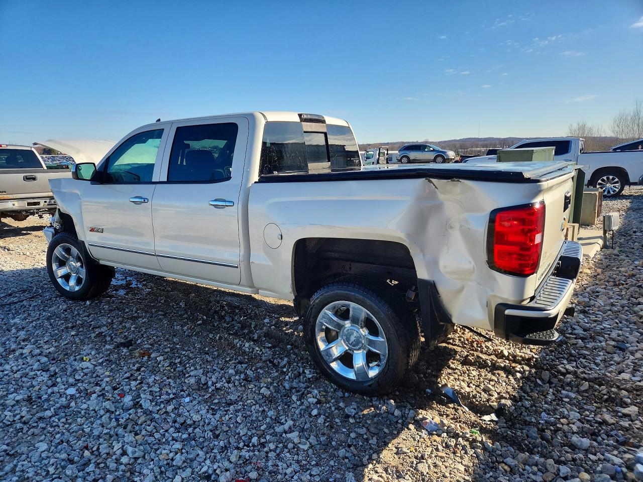 2015 CHEVROLET SILVERADO K1500 LT photo 2