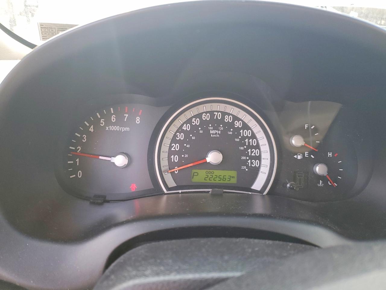 2008 HYUNDAI ENTOURAGE GLS photo 9