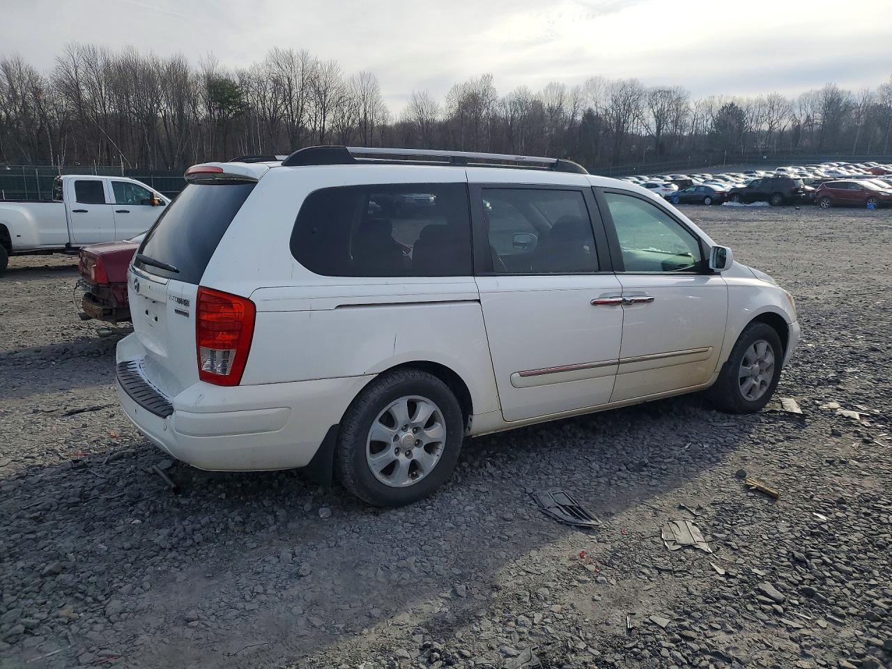 2008 HYUNDAI ENTOURAGE GLS photo 3