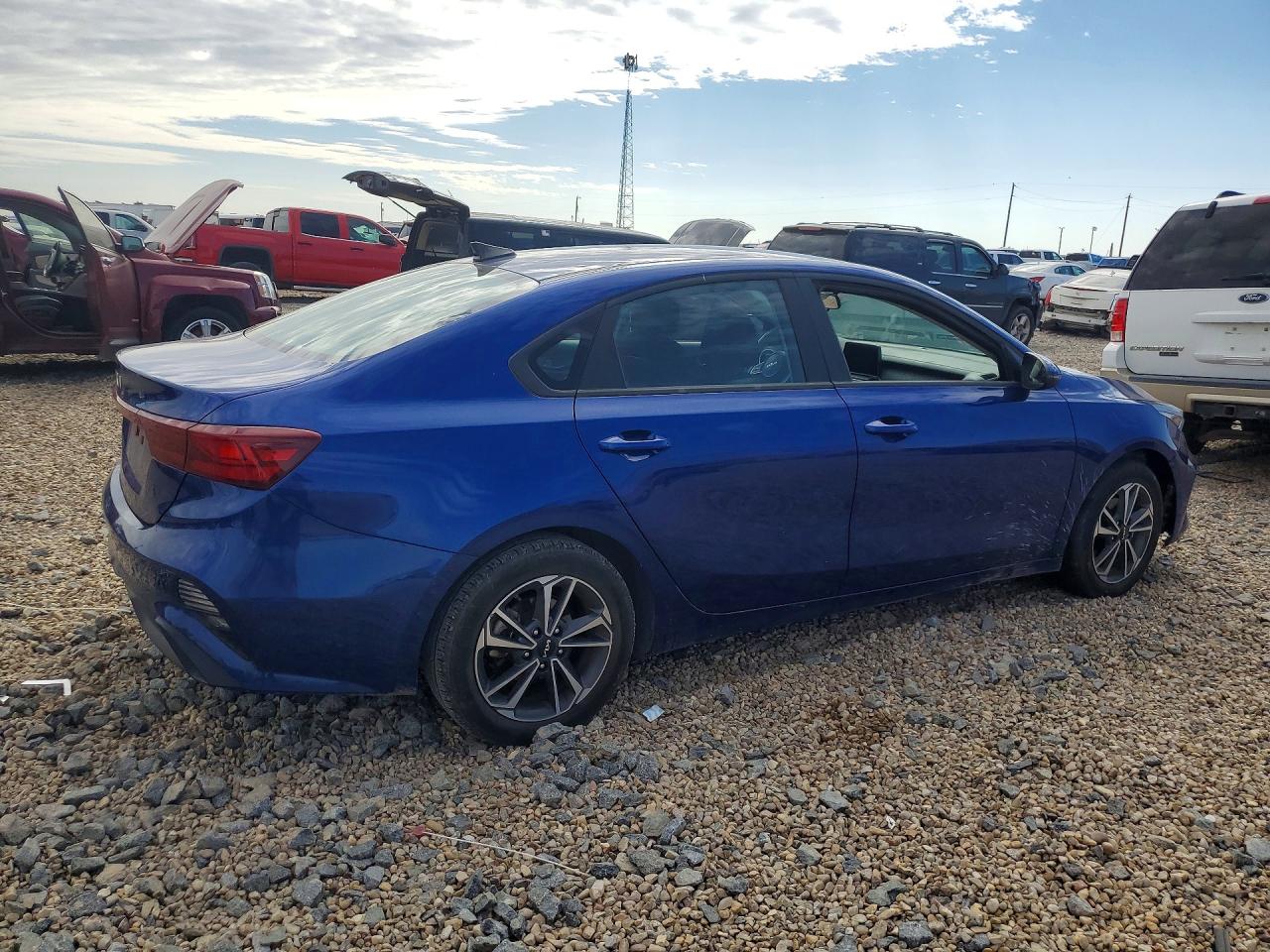 2024 KIA FORTE LXS photo 5