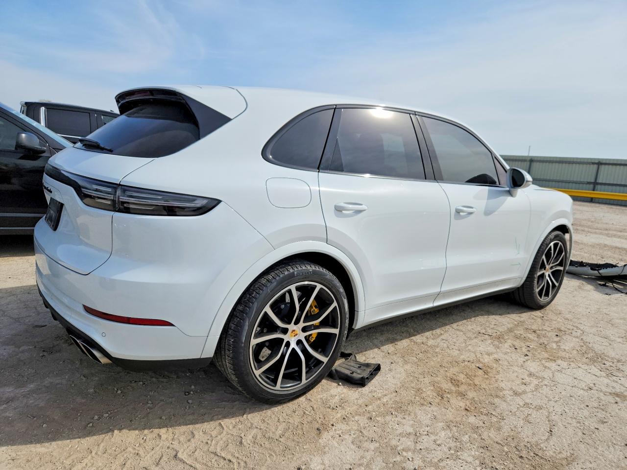 2020 PORSCHE CAYENNE TURBO photo 3