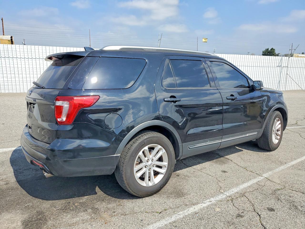 2016 FORD EXPLORER XLT photo 5