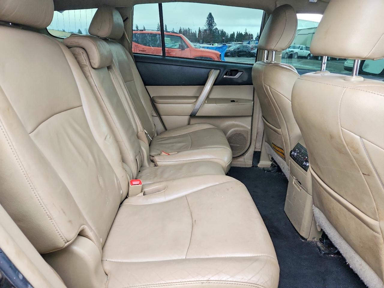 2012 TOYOTA HIGHLANDER SE photo 10