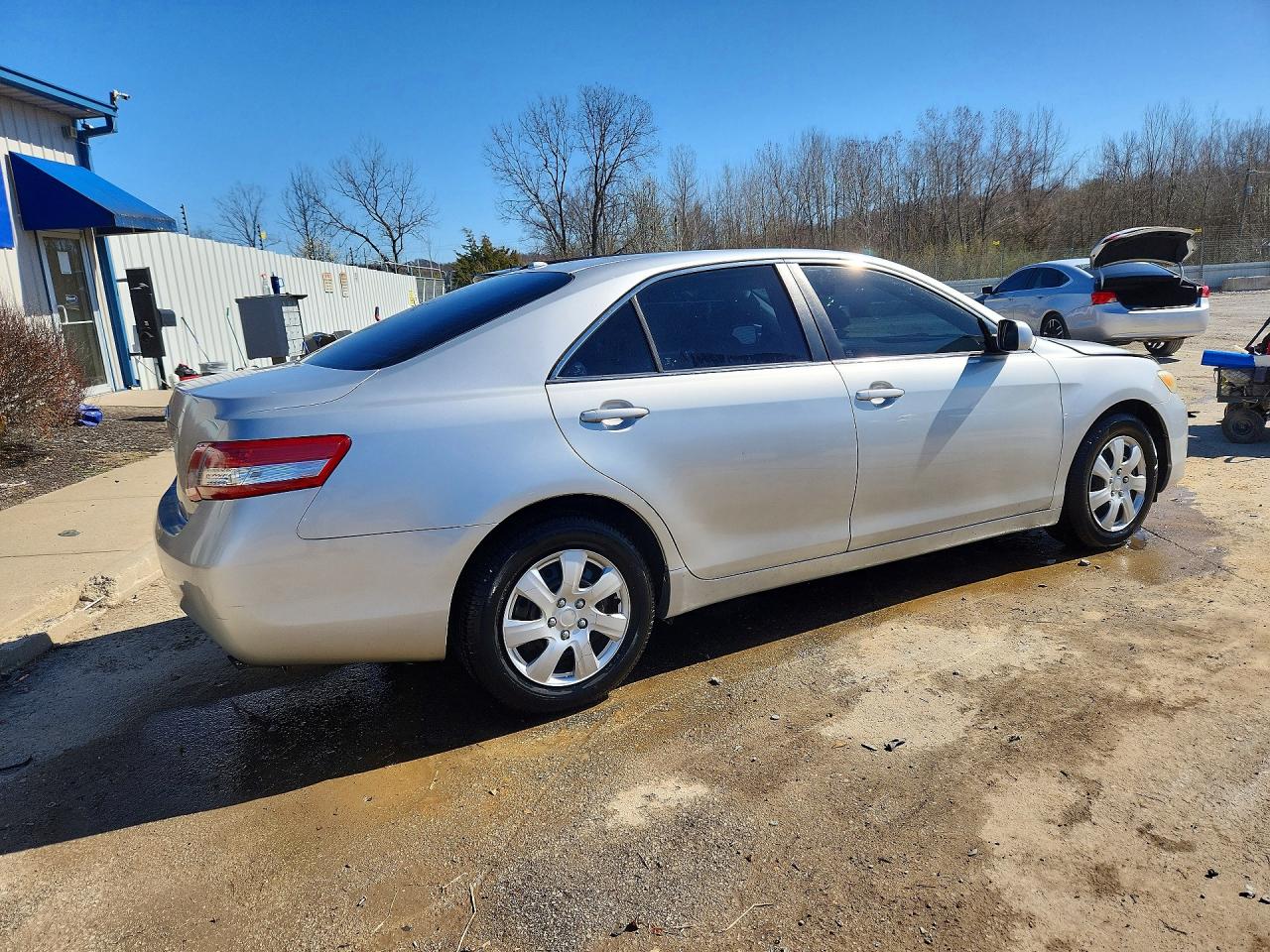 2011 TOYOTA CAMRY LE photo 9