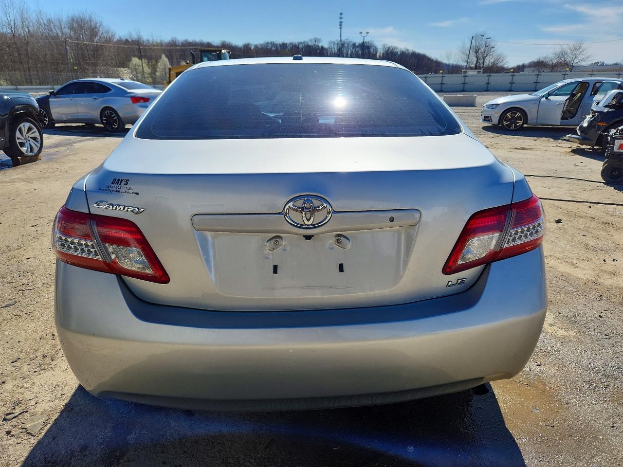 2011 TOYOTA CAMRY LE photo 21