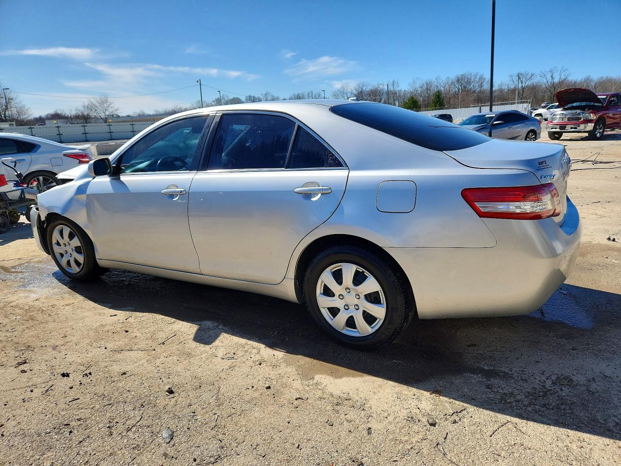 2011 TOYOTA CAMRY LE photo 5