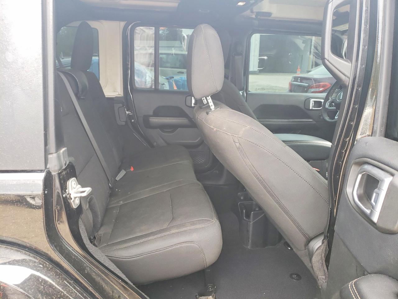 2018 JEEP WRANGLER UNLIMITED SAHARA photo 10