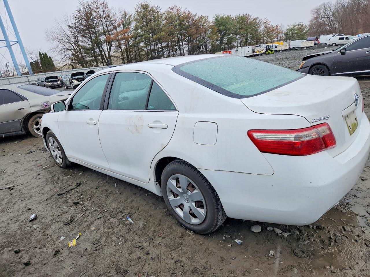 2009 TOYOTA CAMRY LE photo 3