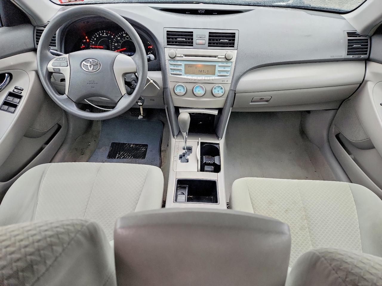 2009 TOYOTA CAMRY LE photo 15