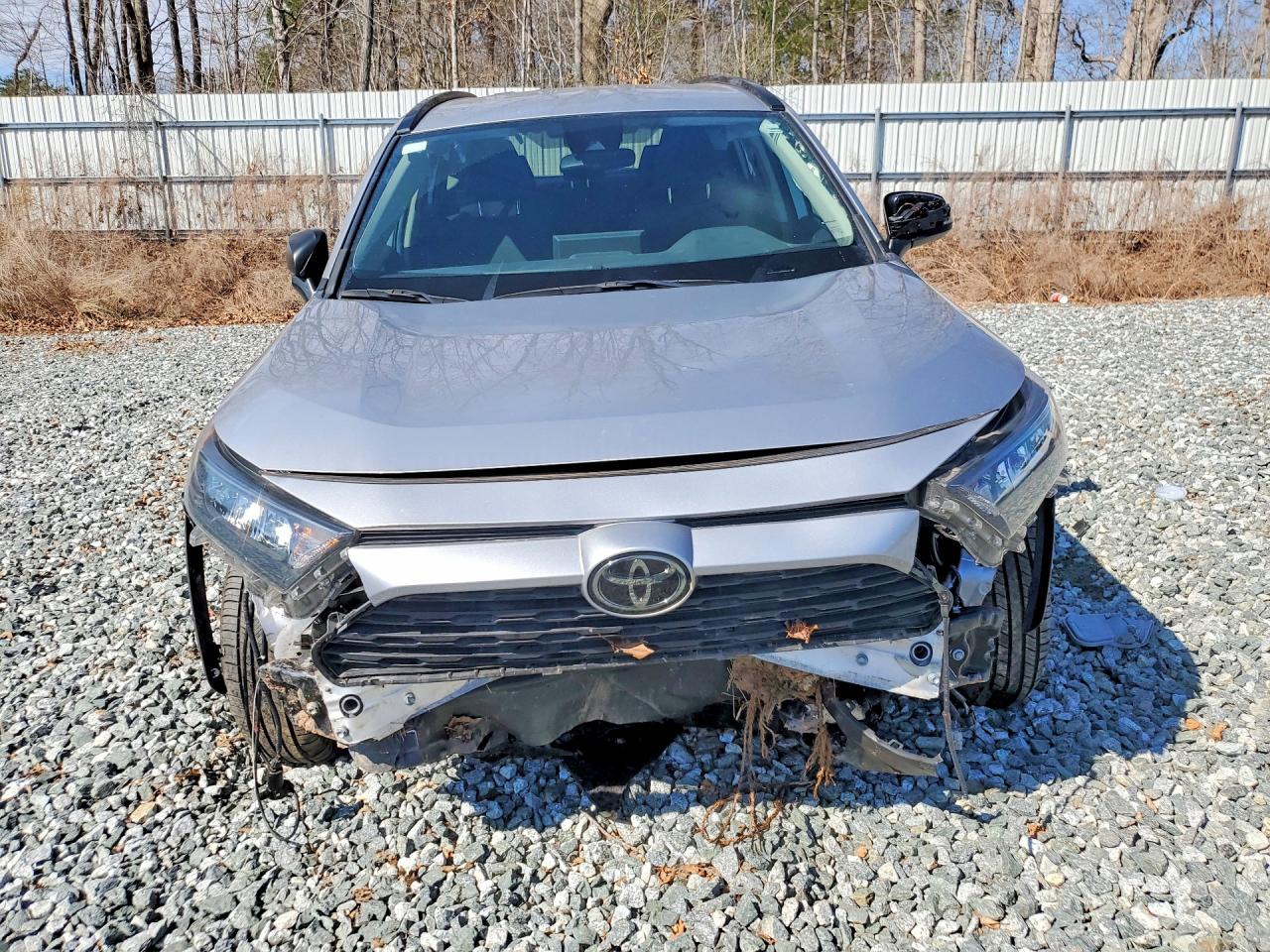 2019 TOYOTA RAV4 LE photo 9