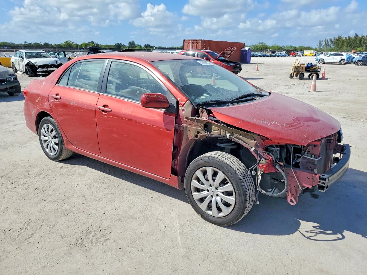 2013 TOYOTA COROLLA LE photo 7