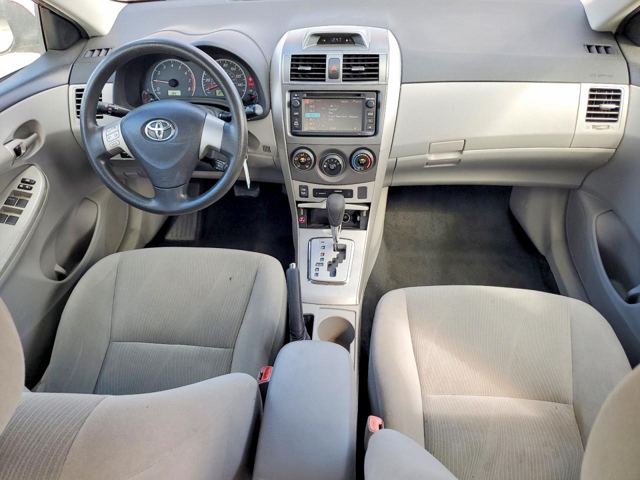 2013 TOYOTA COROLLA LE photo 15