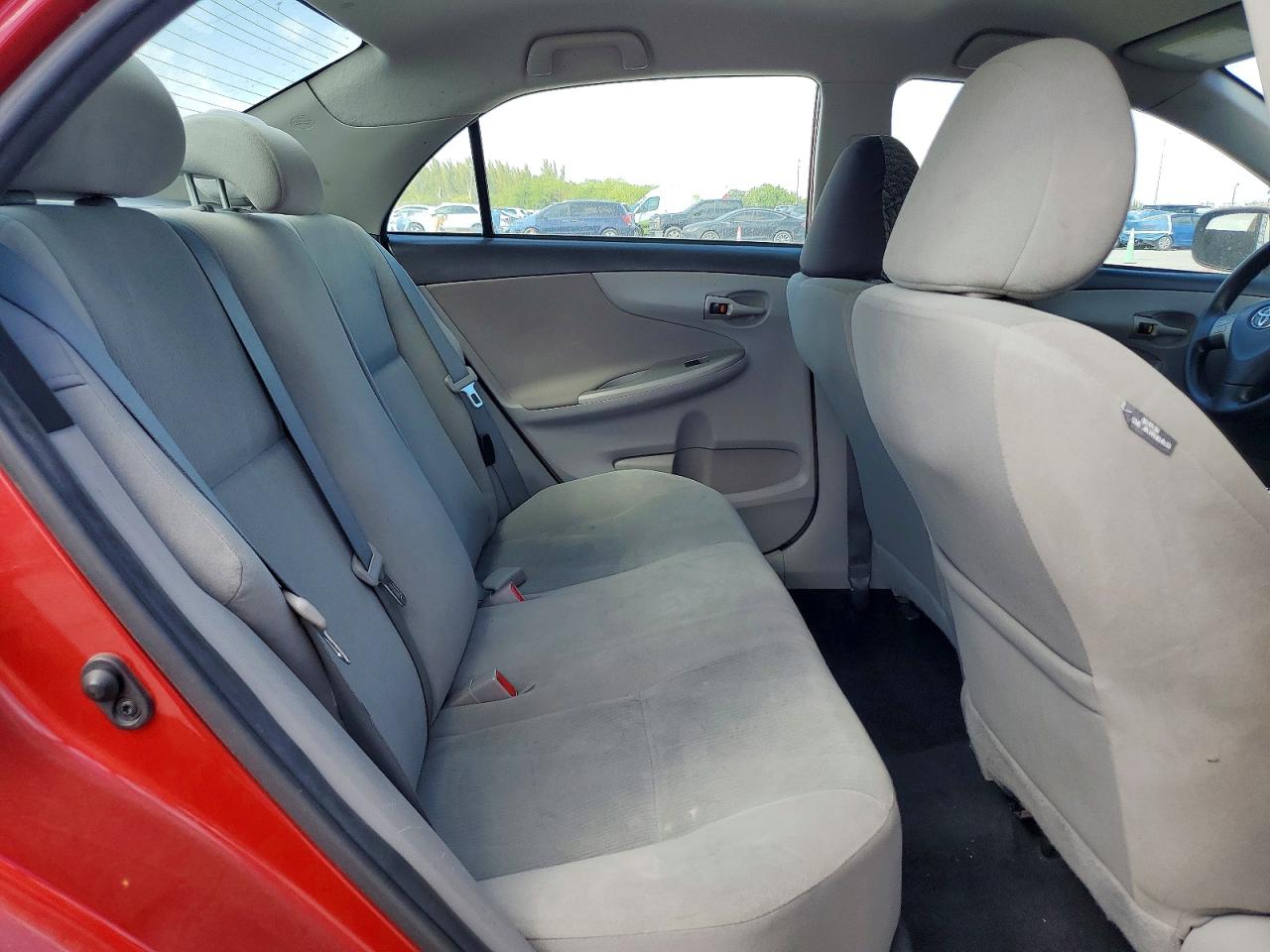 2013 TOYOTA COROLLA LE photo 19