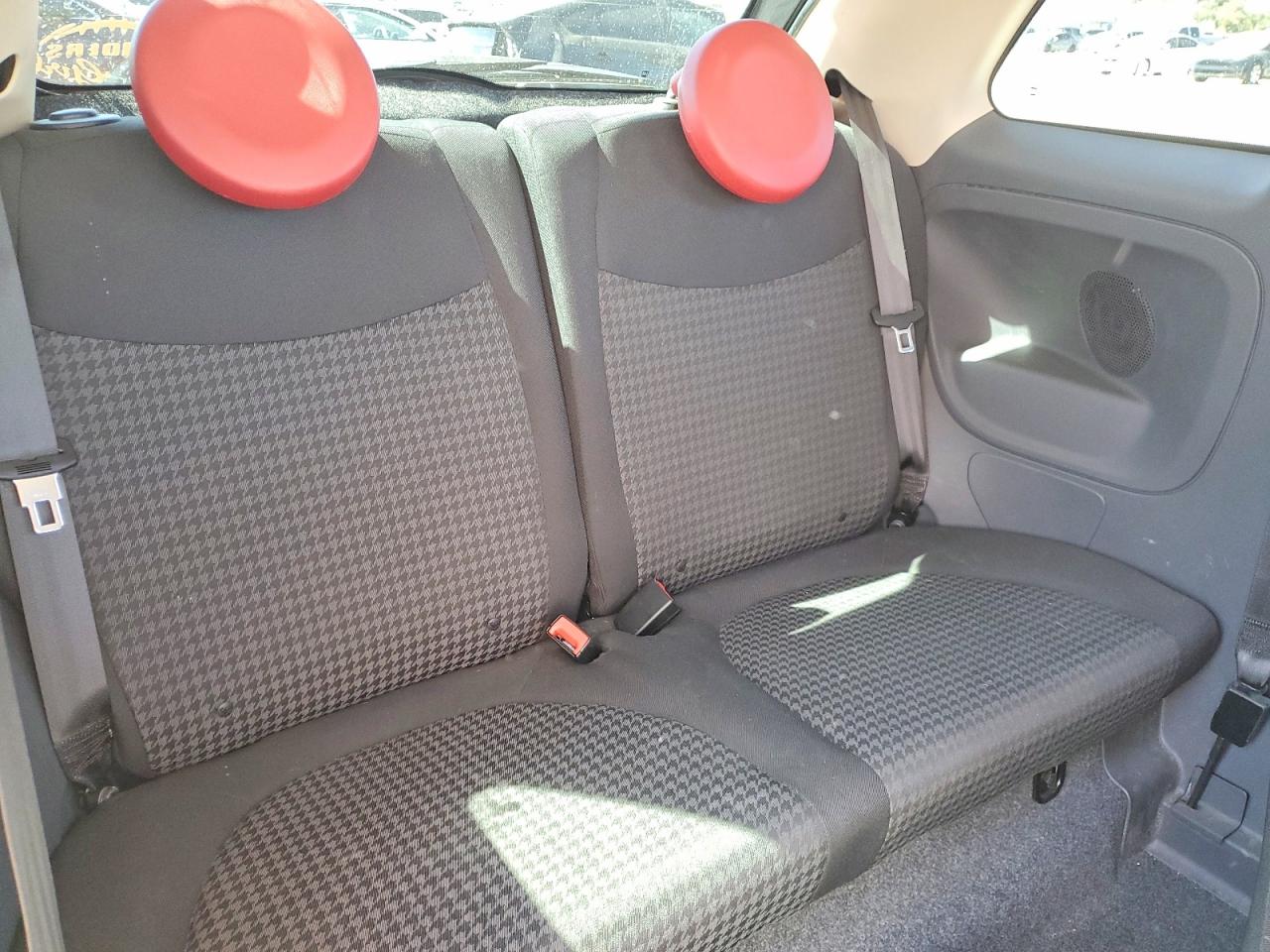 2017 FIAT 500 POP photo 28