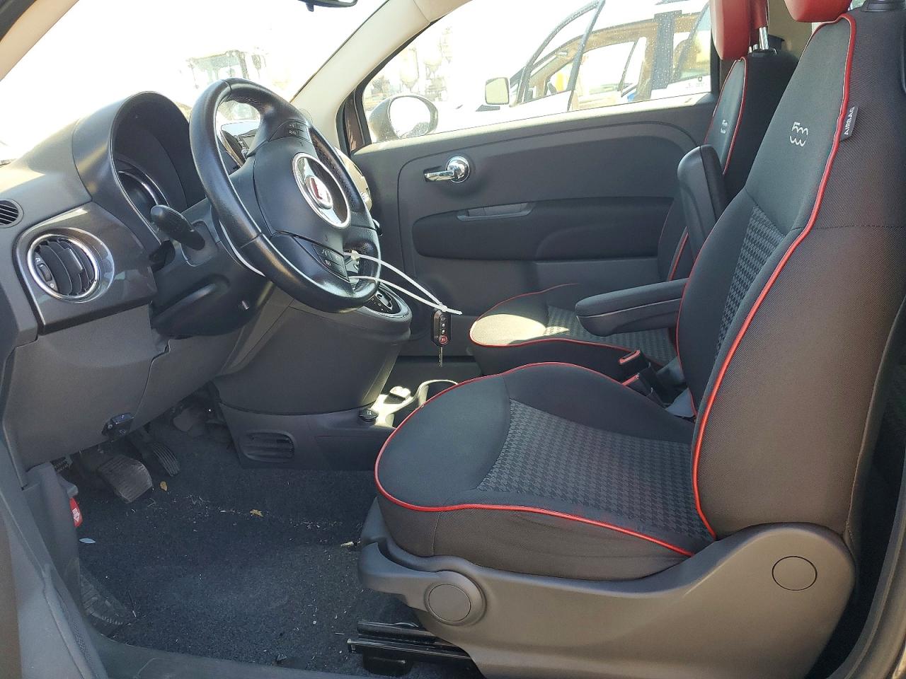 2017 FIAT 500 POP photo 19