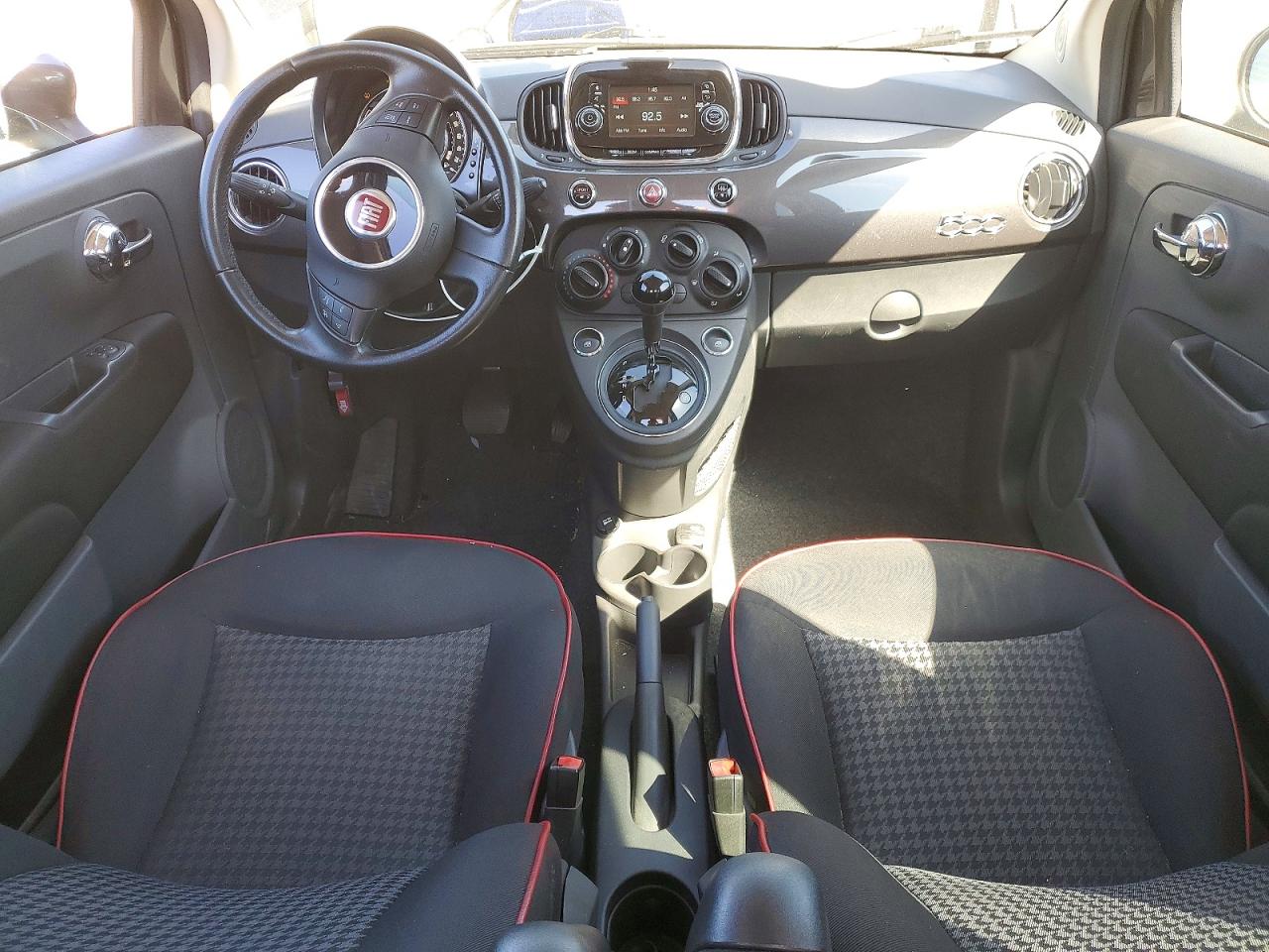 2017 FIAT 500 POP photo 22