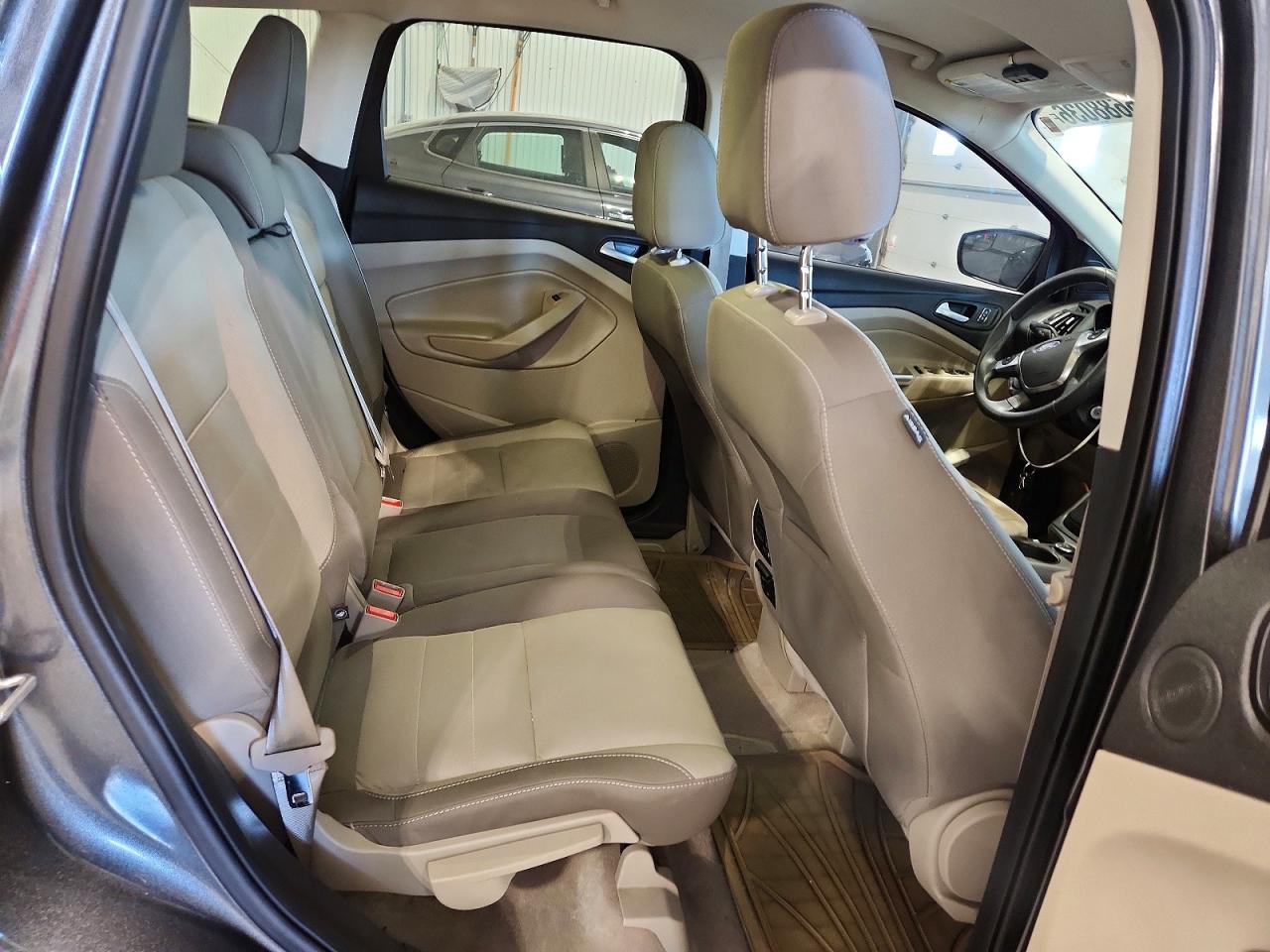 2015 FORD ESCAPE SE photo 18