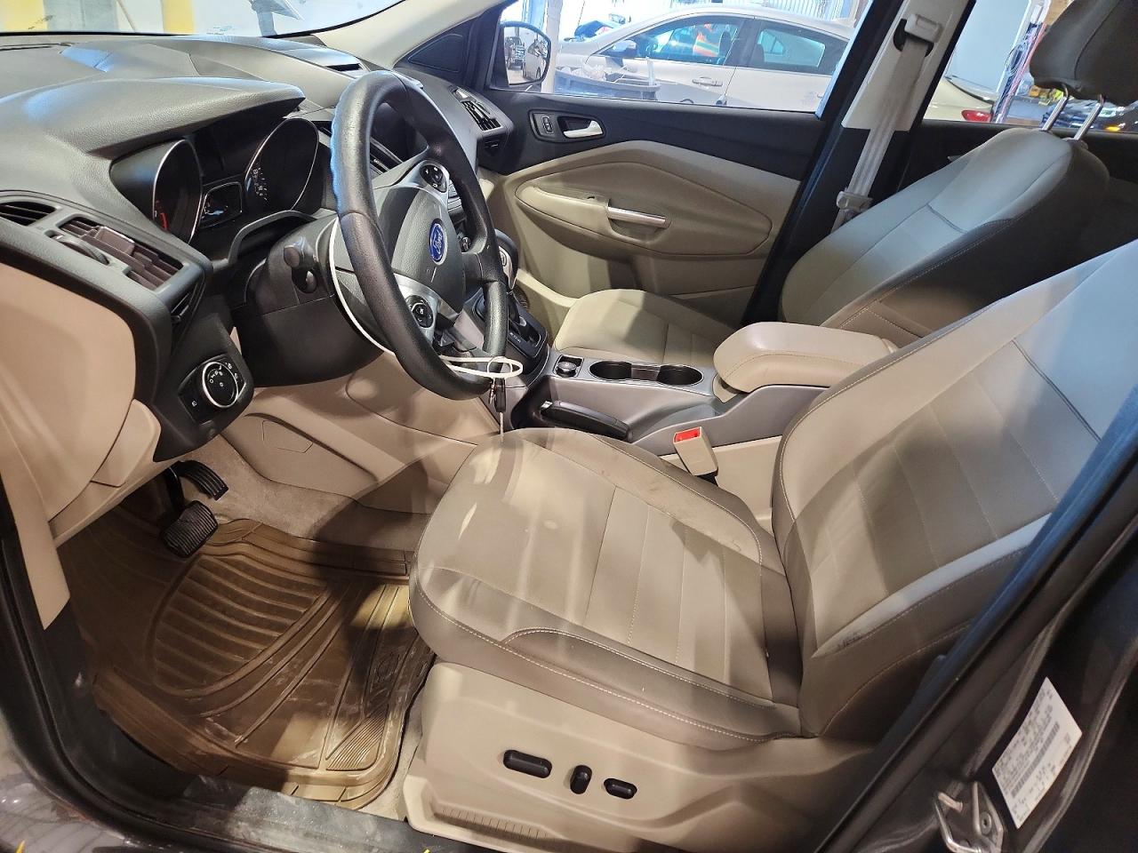 2015 FORD ESCAPE SE photo 12