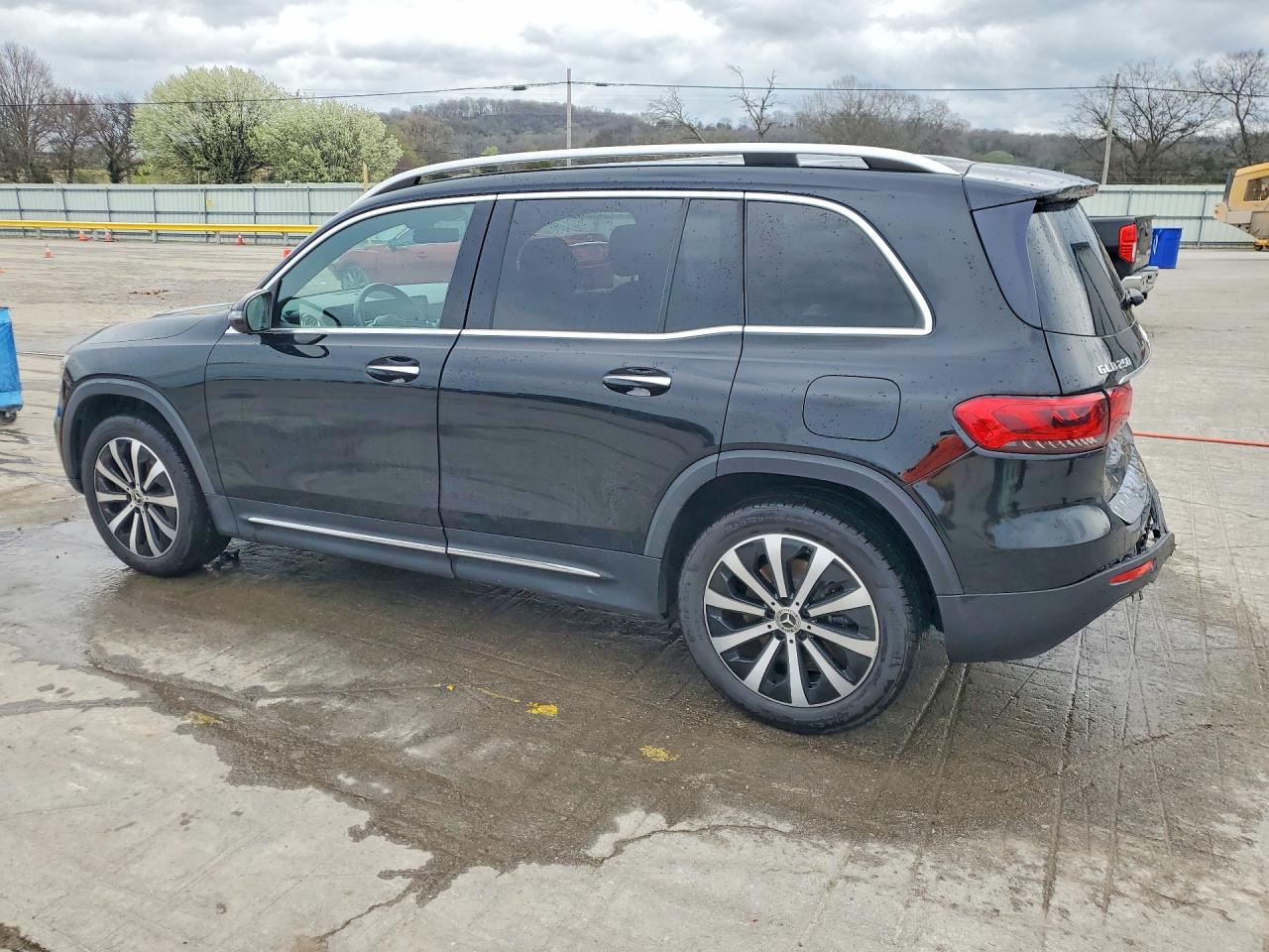 2021 MERCEDES-BENZ GLB 250 photo 2