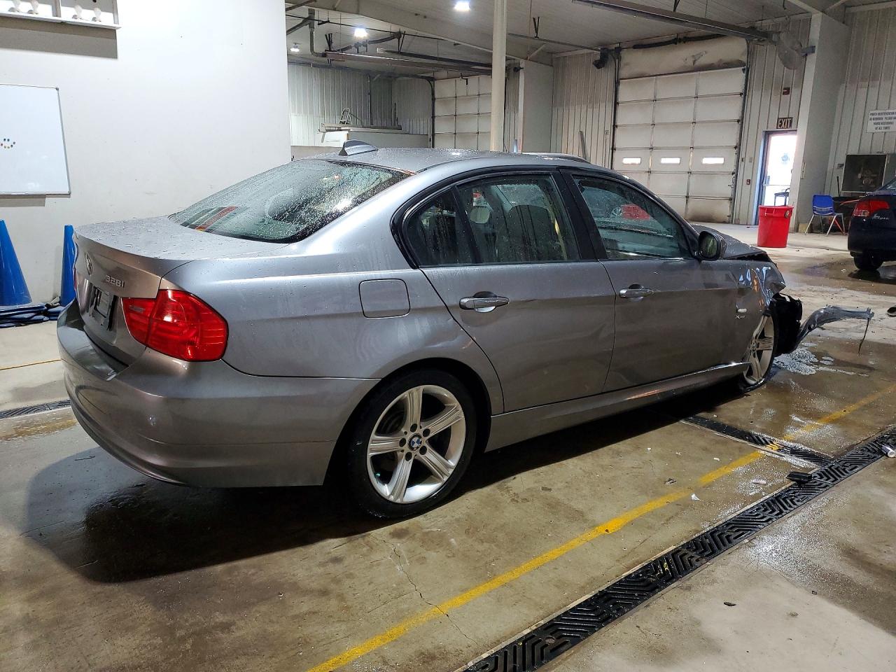 2011 BMW 328 XI SULEV photo 3