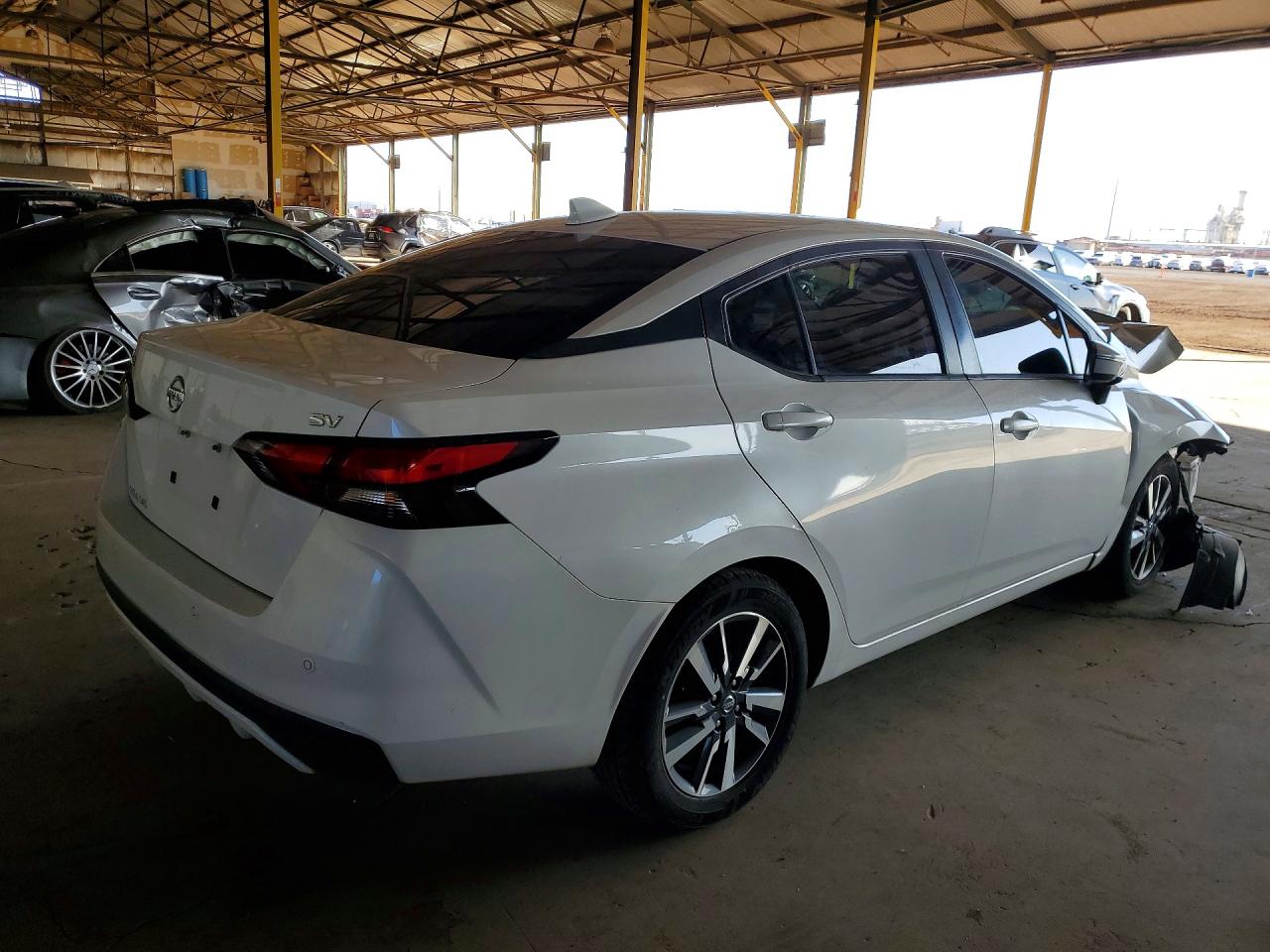 2021 NISSAN VERSA SV photo 3