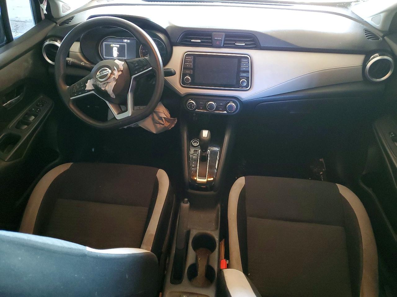 2021 NISSAN VERSA SV photo 8
