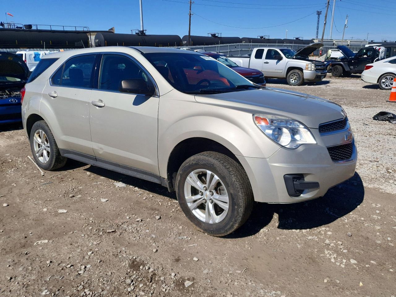 2013 CHEVROLET EQUINOX LS photo 4