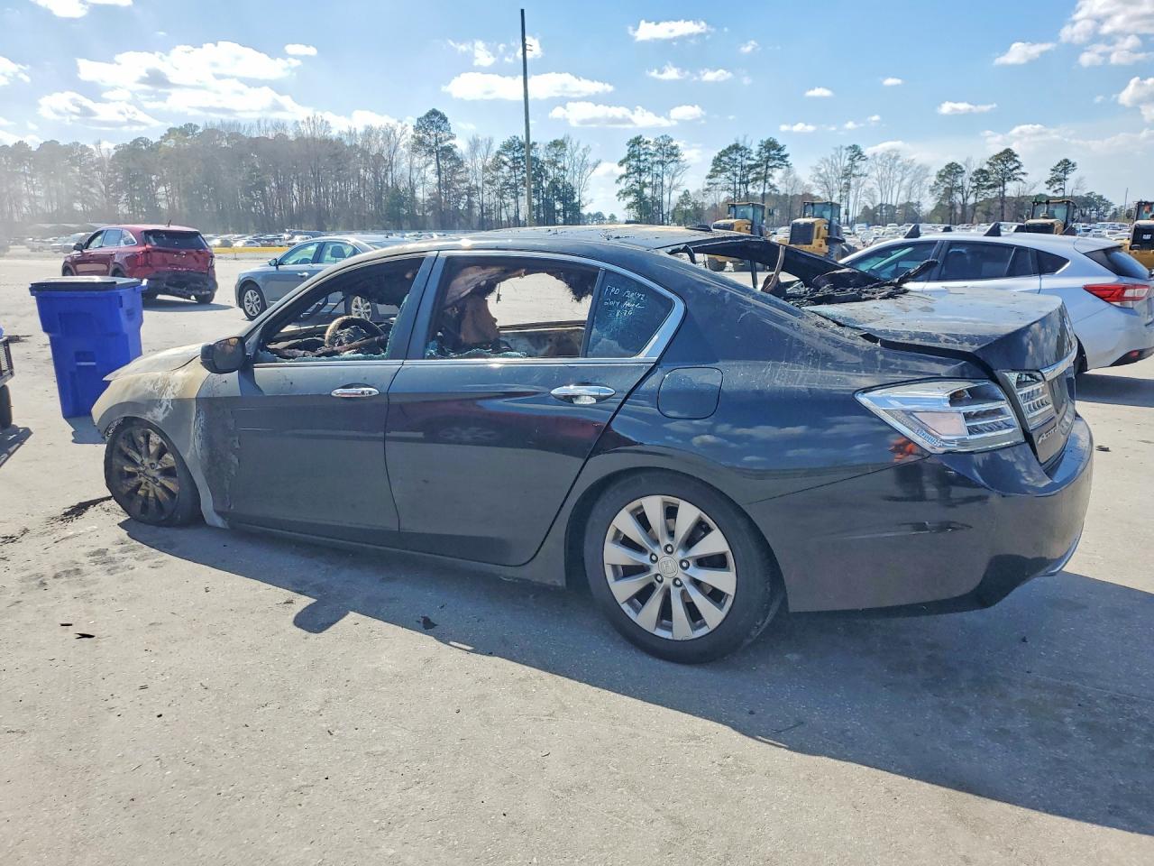 2014 HONDA ACCORD photo 4