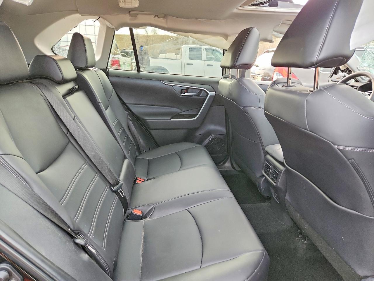 2025 TOYOTA RAV4 XLE PREMIUM photo 21