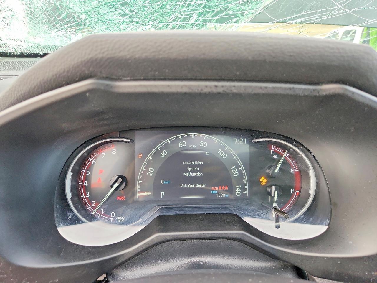 2025 TOYOTA RAV4 XLE PREMIUM photo 17
