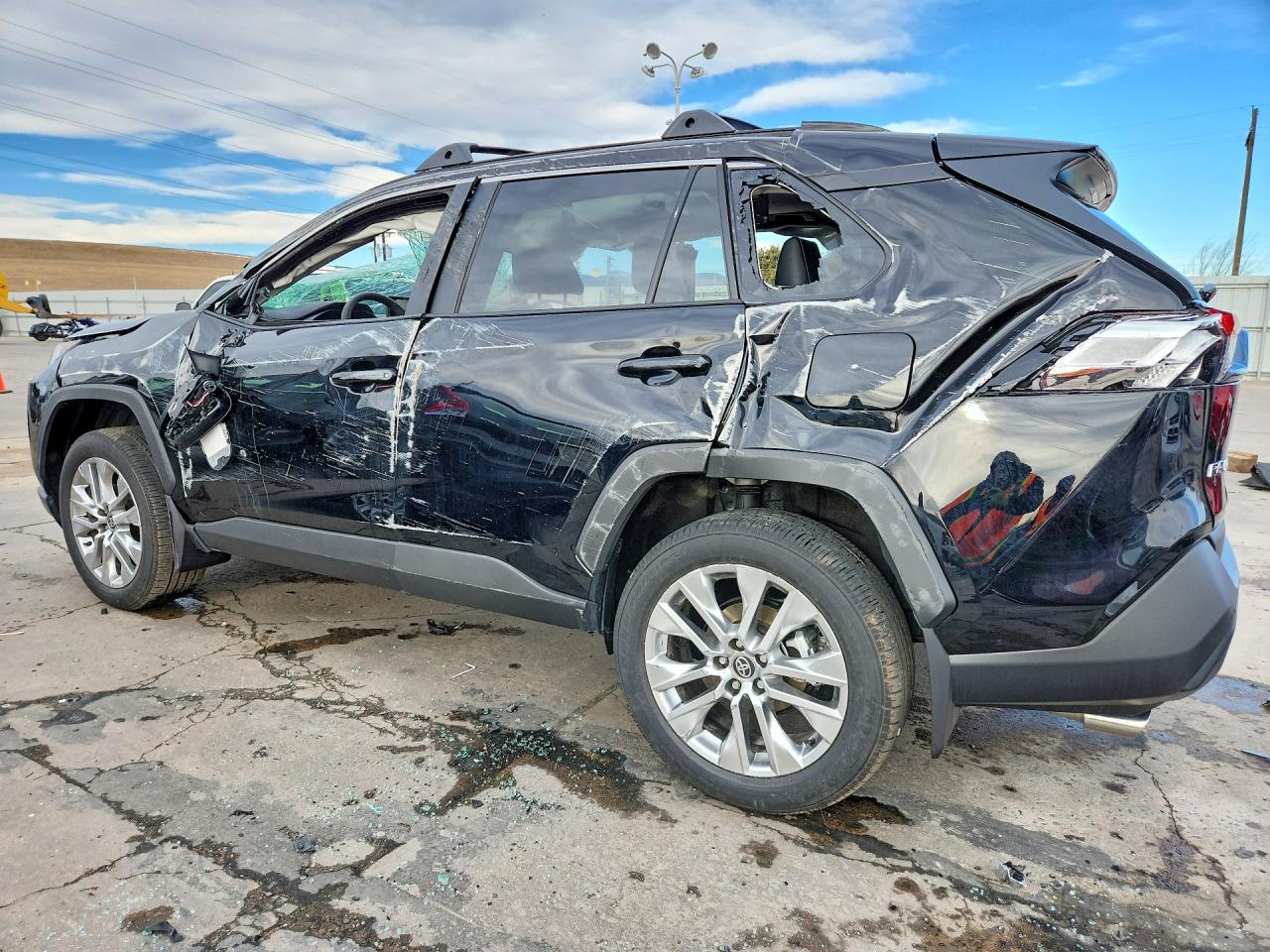 2025 TOYOTA RAV4 XLE PREMIUM photo 3