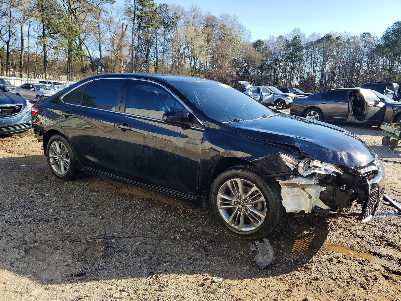 2015 TOYOTA CAMRY SE photo 4