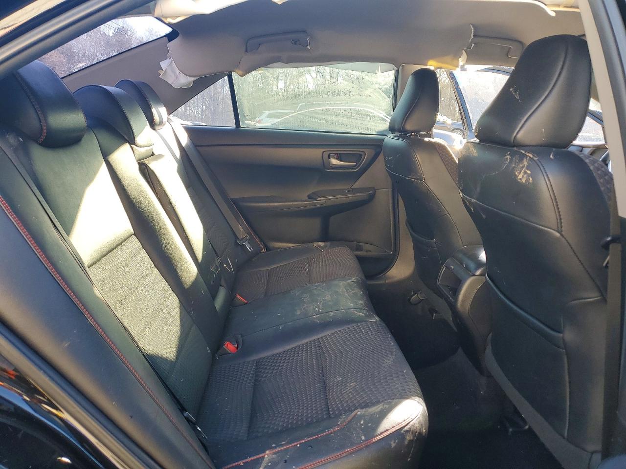 2015 TOYOTA CAMRY SE photo 10