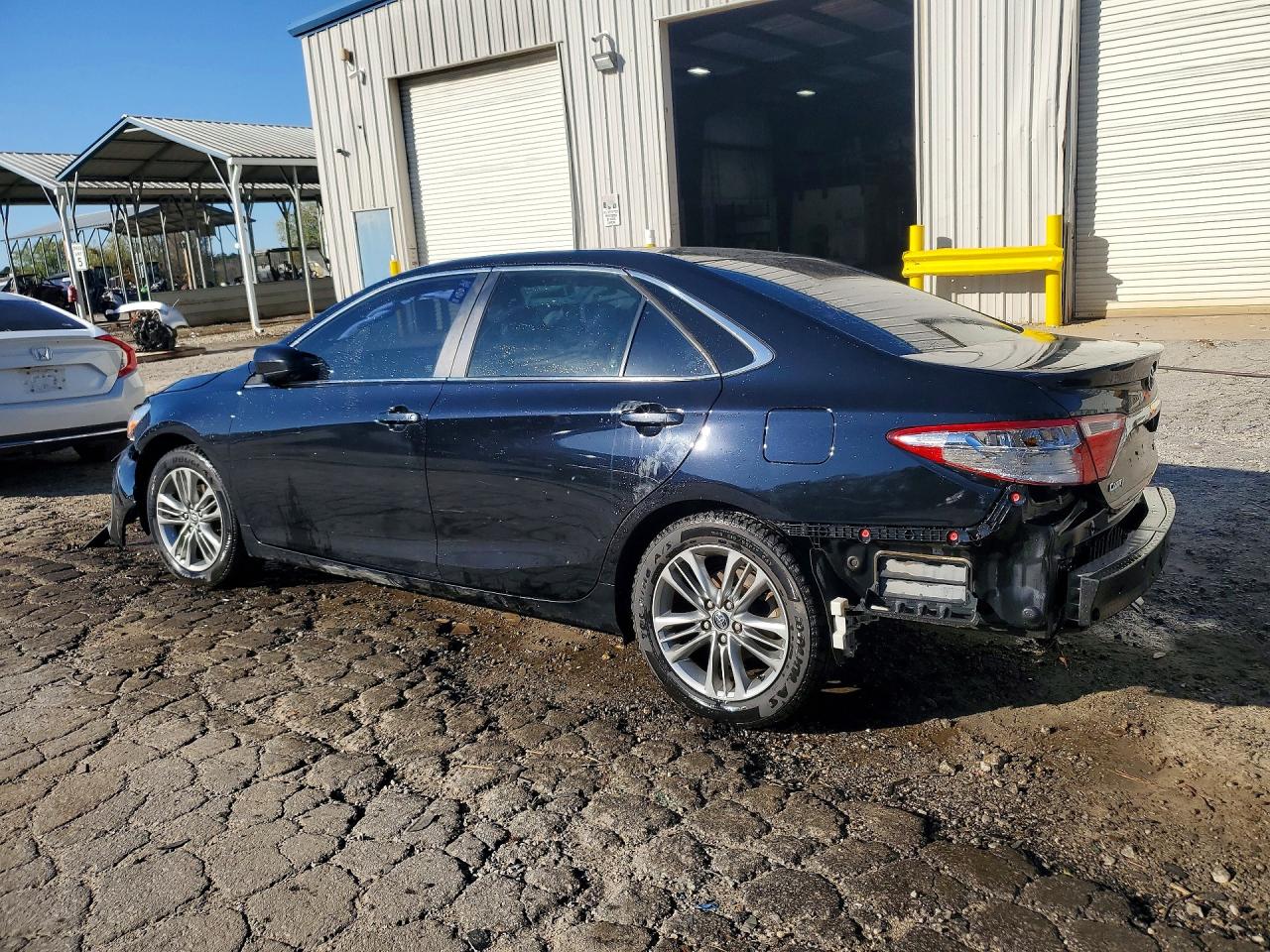 2015 TOYOTA CAMRY SE photo 2
