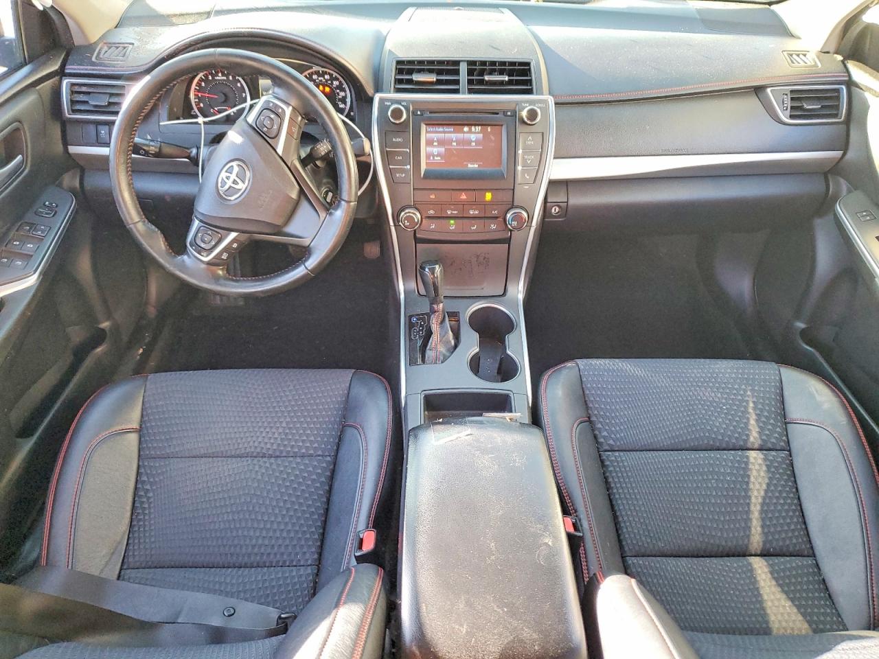 2015 TOYOTA CAMRY SE photo 8