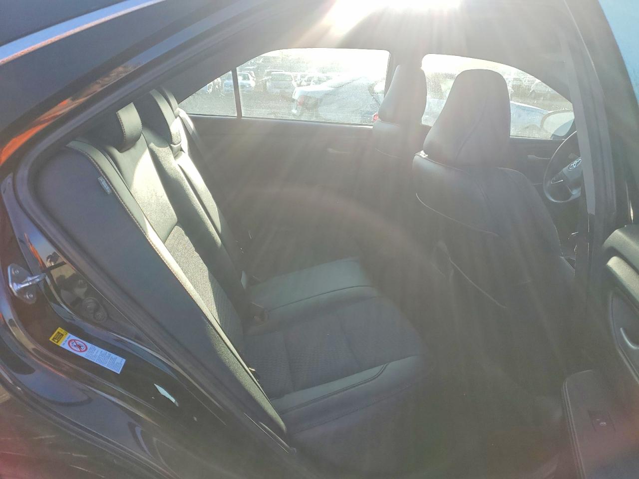 2015 TOYOTA CAMRY SE photo 19