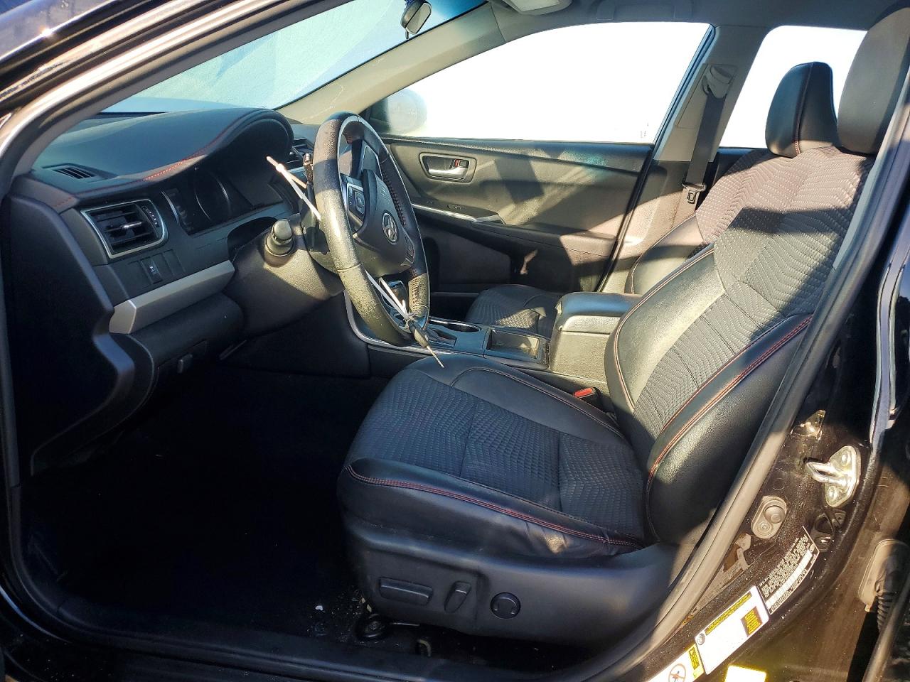2015 TOYOTA CAMRY SE photo 13